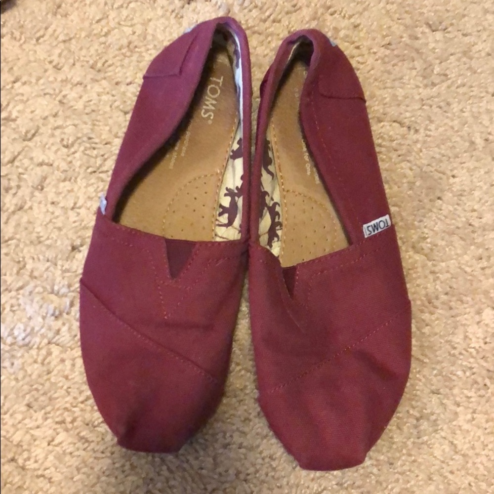 Maroon Toms